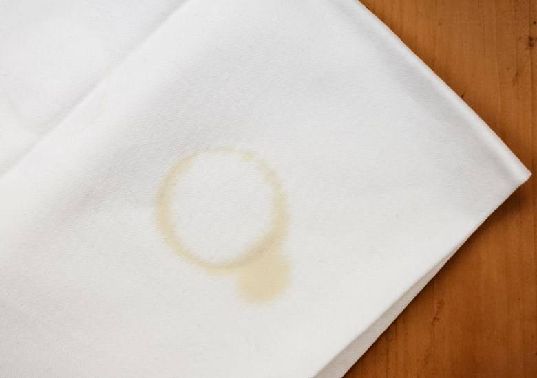 Cómo remover manchas de café con Vanish®