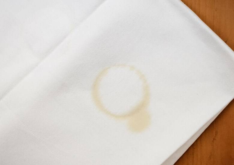 Cómo eliminar manchas de té