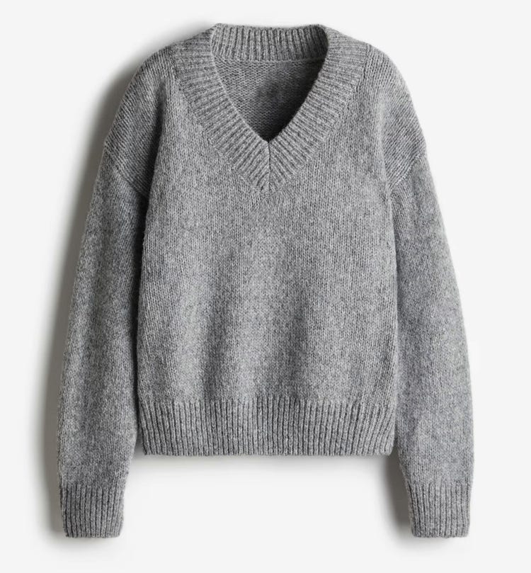 Cleaning oil marks from wool clothes