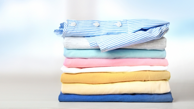 Por que minhas roupas cheiram mal?