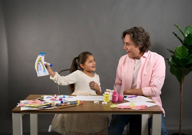 DEVUÉLVELE EL BLANCO BRILLANTE A LA ROPA DE TUS PEQUEÑOS.