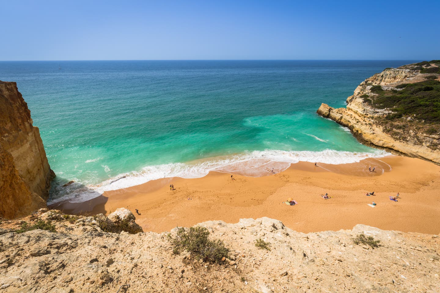 Benagil, Portugal, Strand und Felsenküste