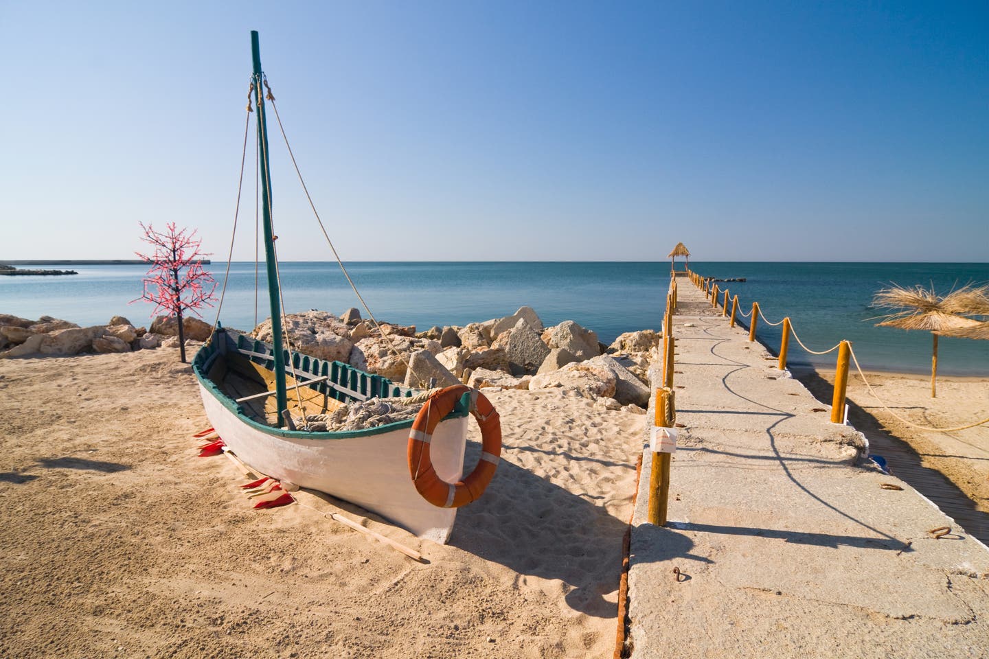 Fischerboot am Strand