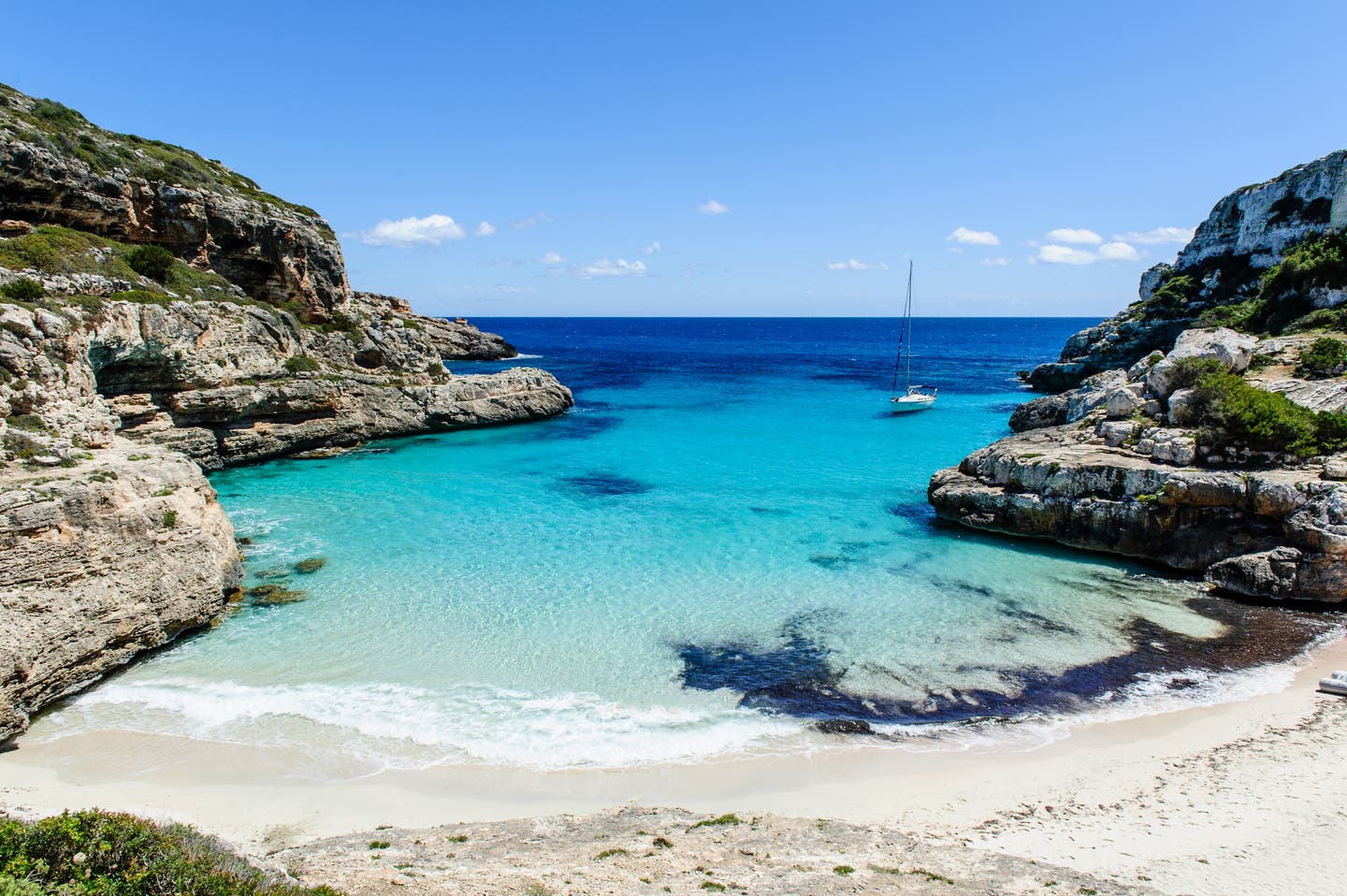 Strand auf Mallorca: Blick auf die Cala Marmolis