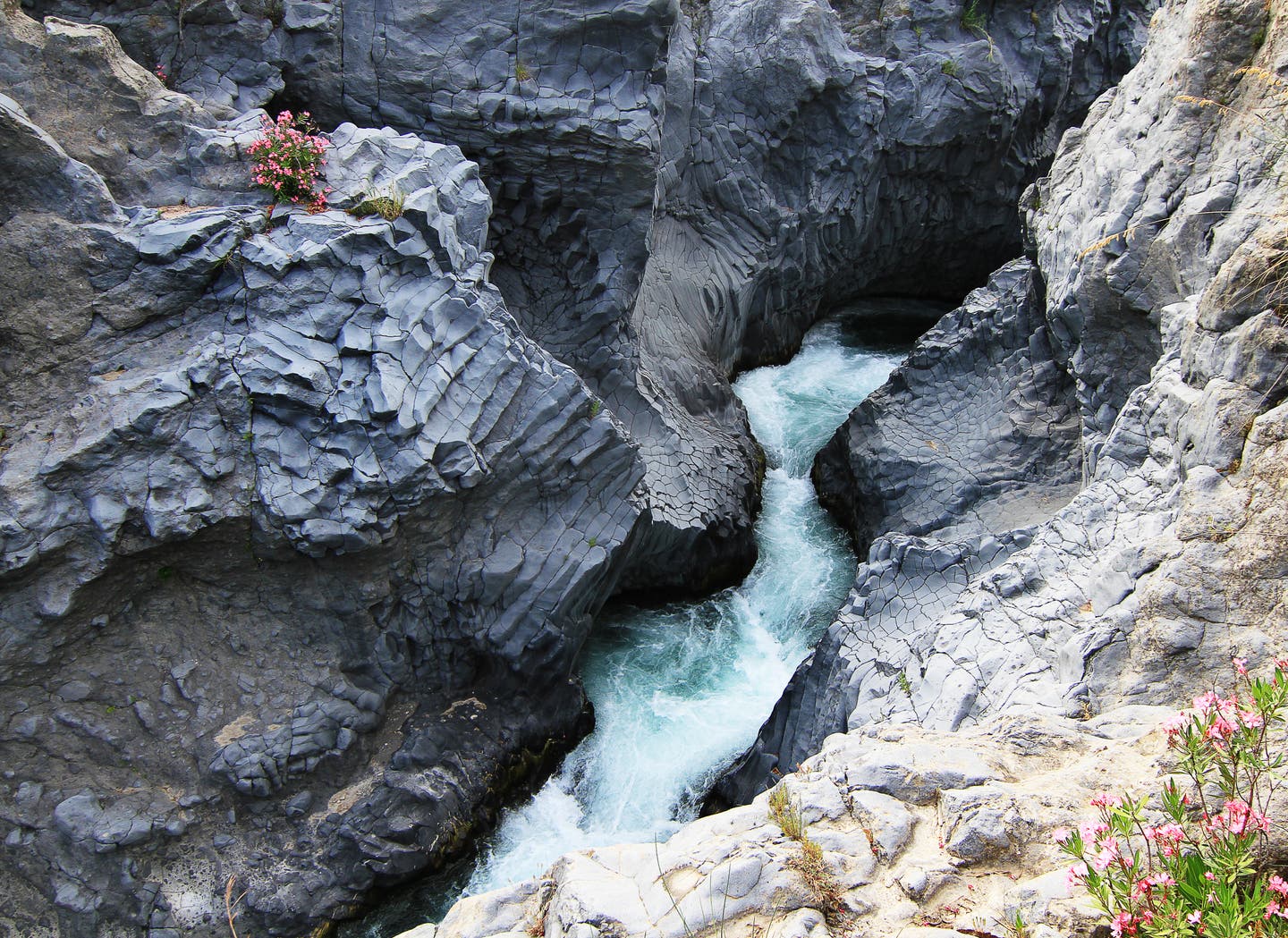 Die Alcantara Gorge auf Sizilien erkunden