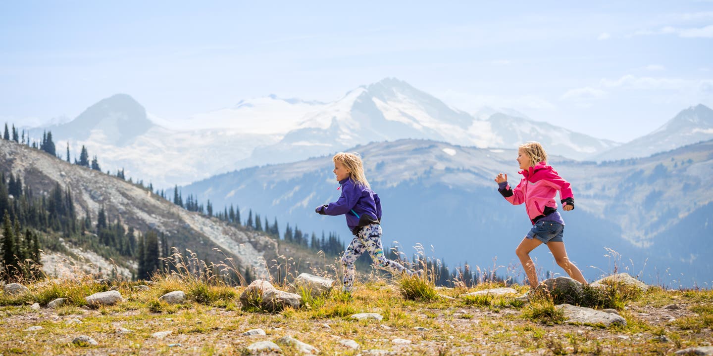 Kinder beim Wandern