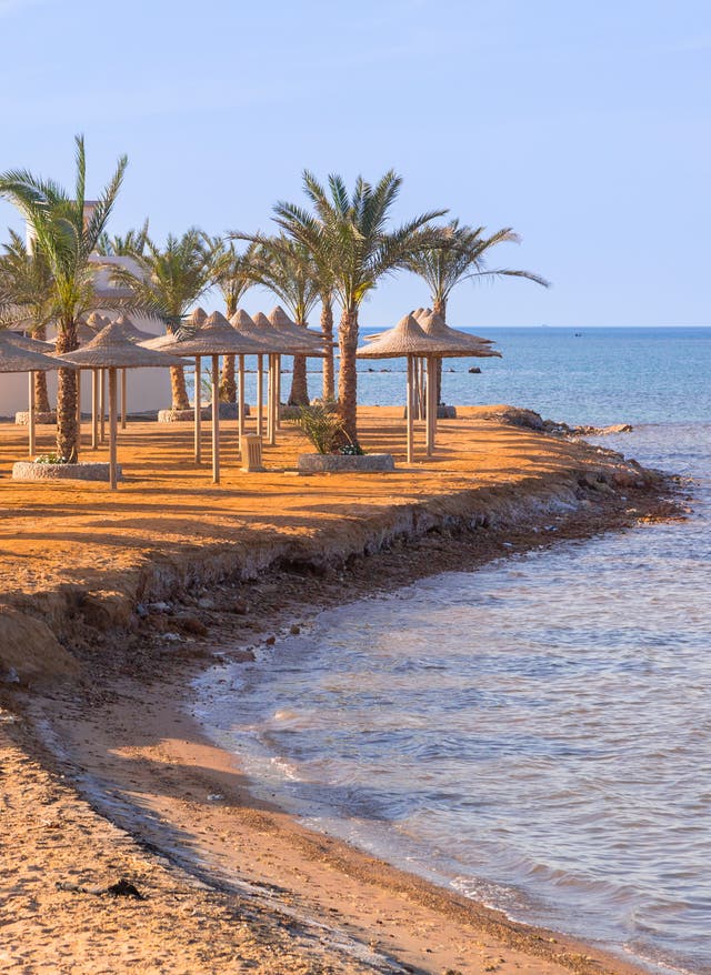 Zu den Angeboten aegypten-strand-sonnenuntergang