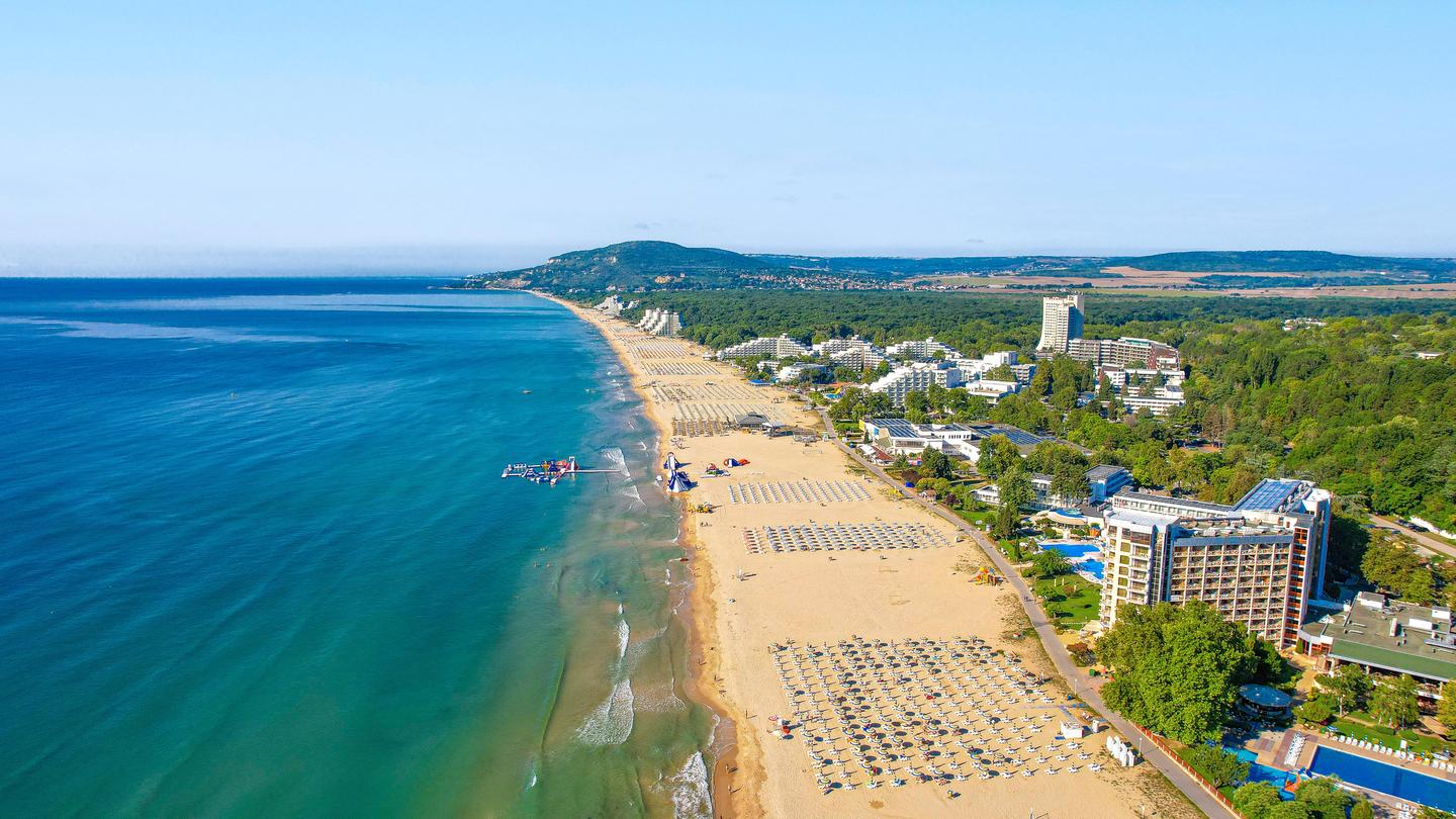 Blick auf Albena in Bulgarien vom Meer aus