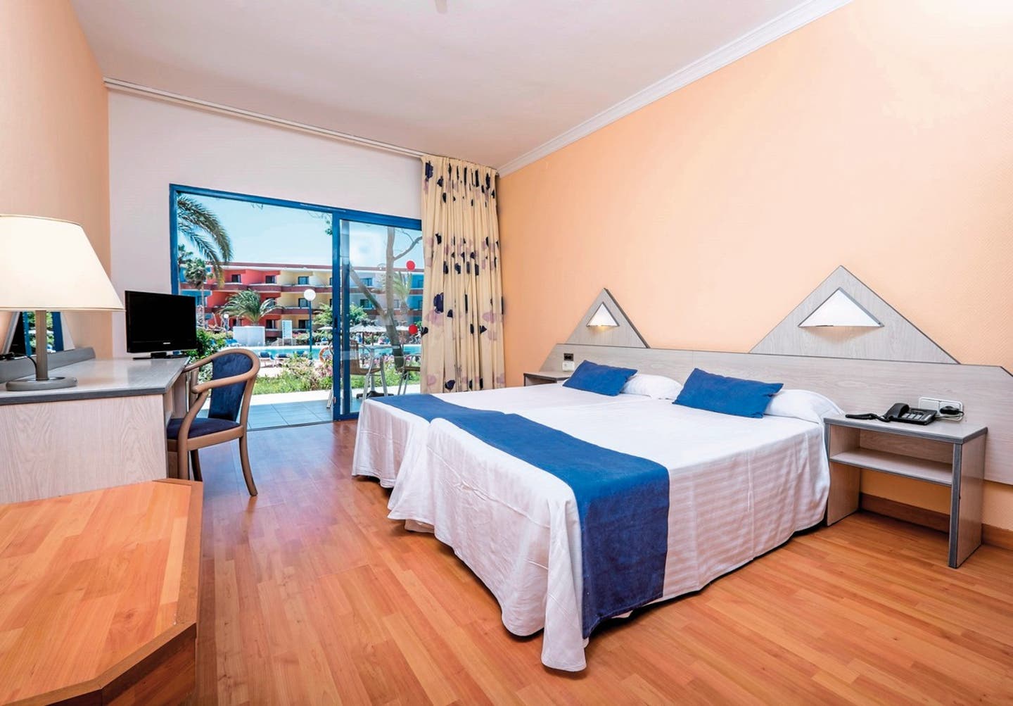 Wohnbeispiel Doppelzimmer Poolblick
