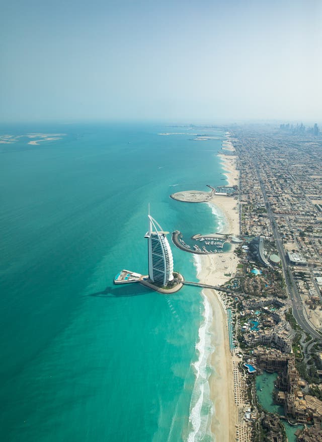 Zu den Angeboten Burj Al Arab und Strand von Dubai