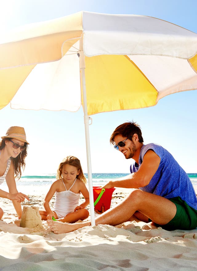 Strandurlaub mit Kind Familie am Strand