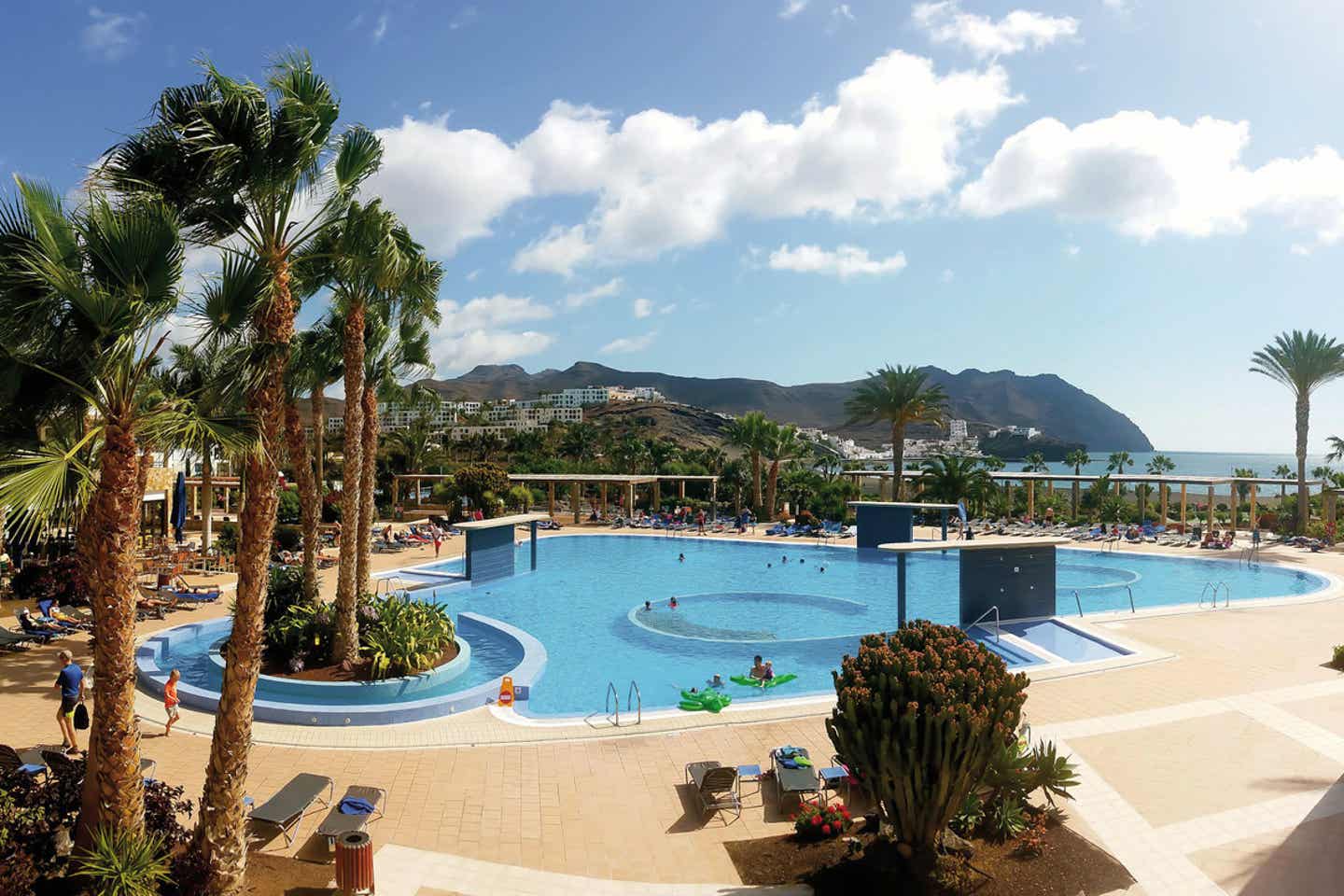 Pool in einer Playitas Hotelanlage