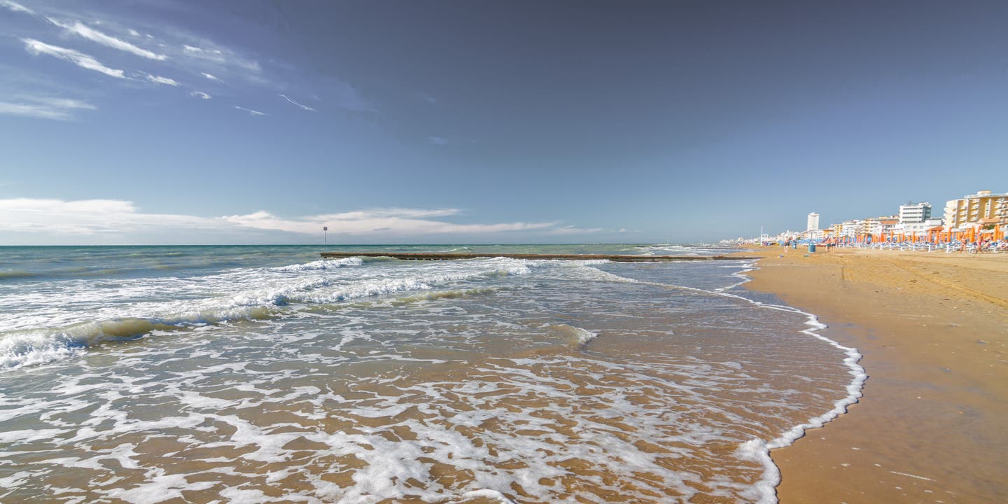 Wellen des Lido di Jesolo nahe Venedig