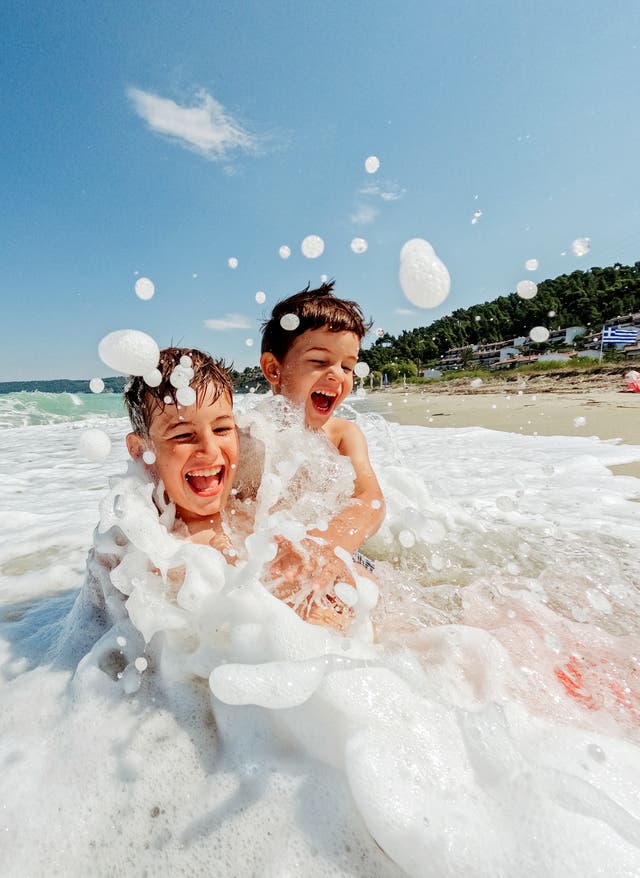Alles Inclusive Jungs im Meer