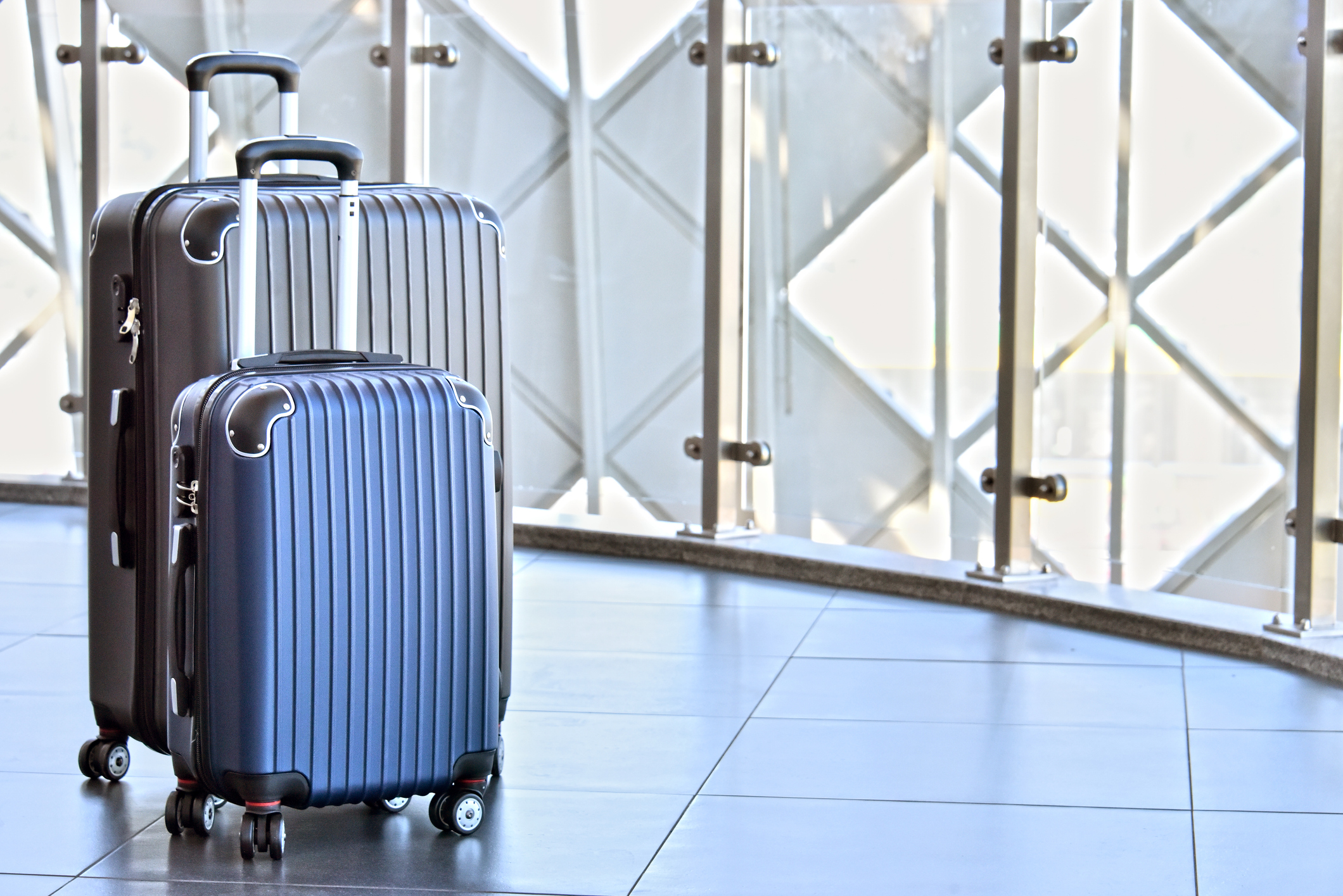 koffer-flughafen-g-599780442.jpg