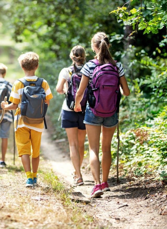 Kurzurlaub mit Kind Kinder beim Wandern
