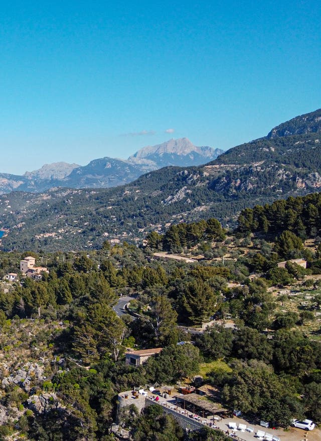 Berge und Meer in Cala Tuent
