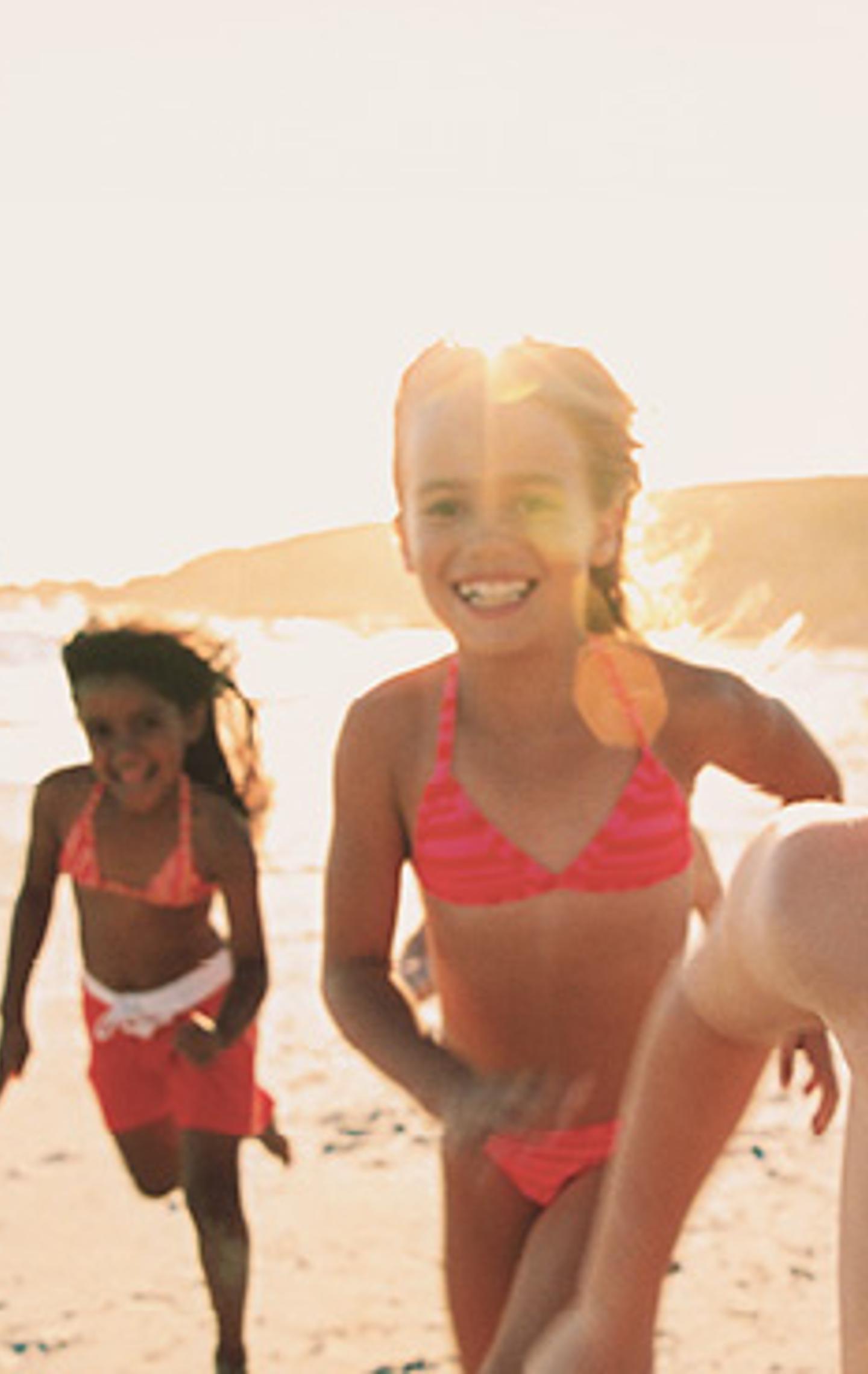 Mehr erfahren Kinder rennen am Strand