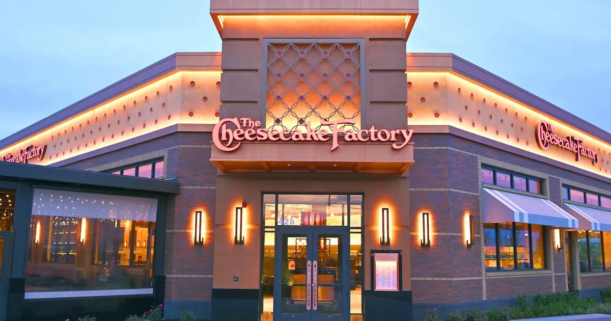 Cheesecake Factory quarterly revenues surpass $1B for the first time