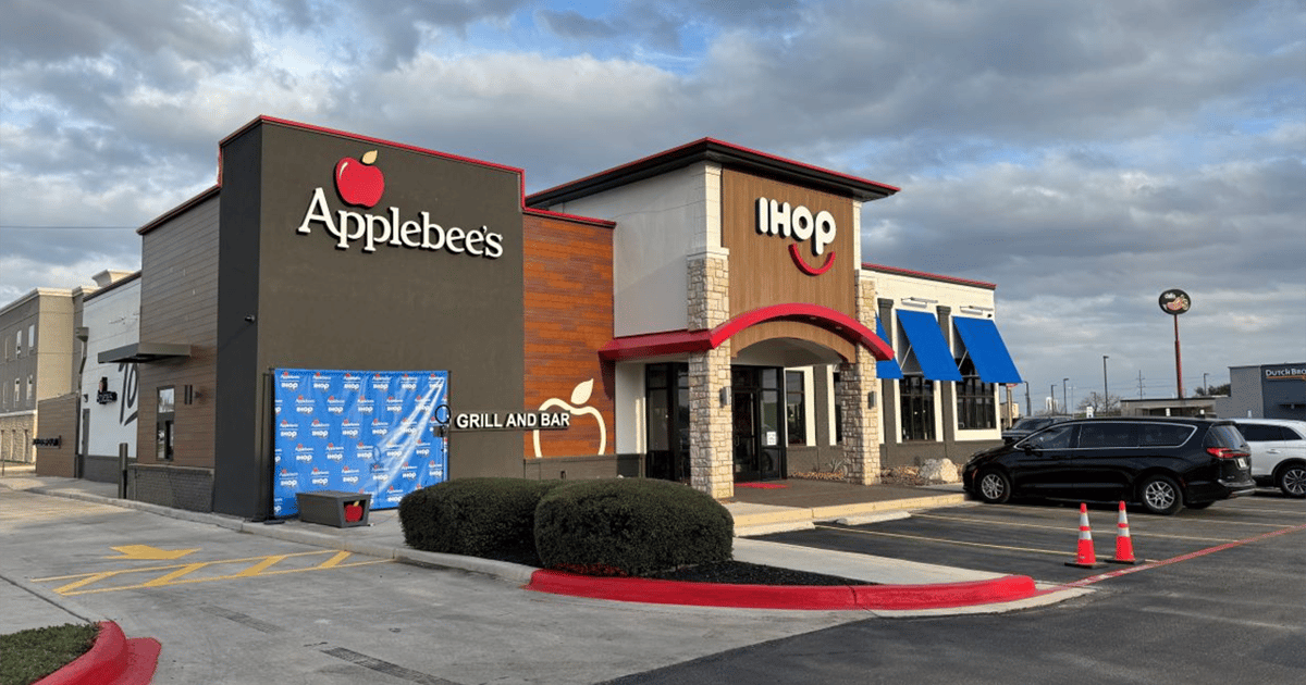 Applebee's Store The dual-branded Applebee’s/IHOP concept makes its U.S. debut
