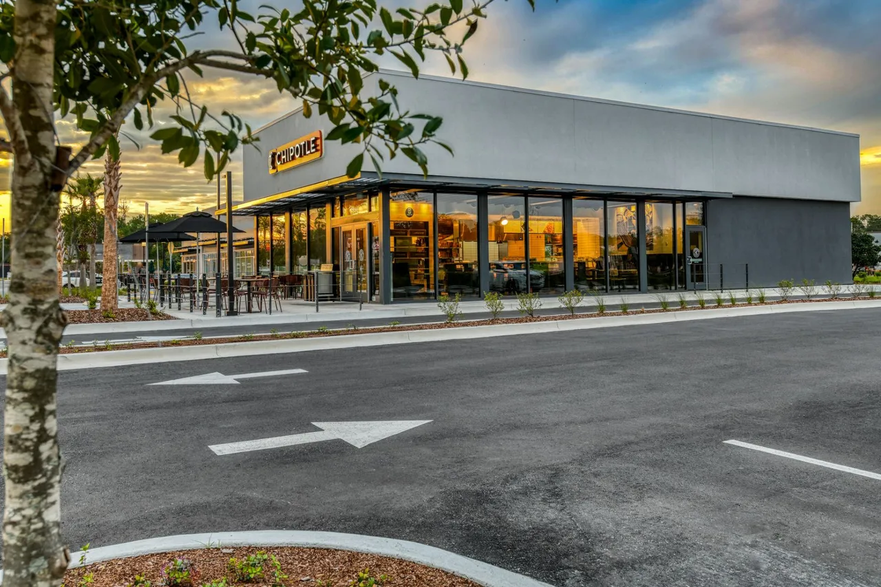 FoodWireDaily — Chipotle tests crispy chicken