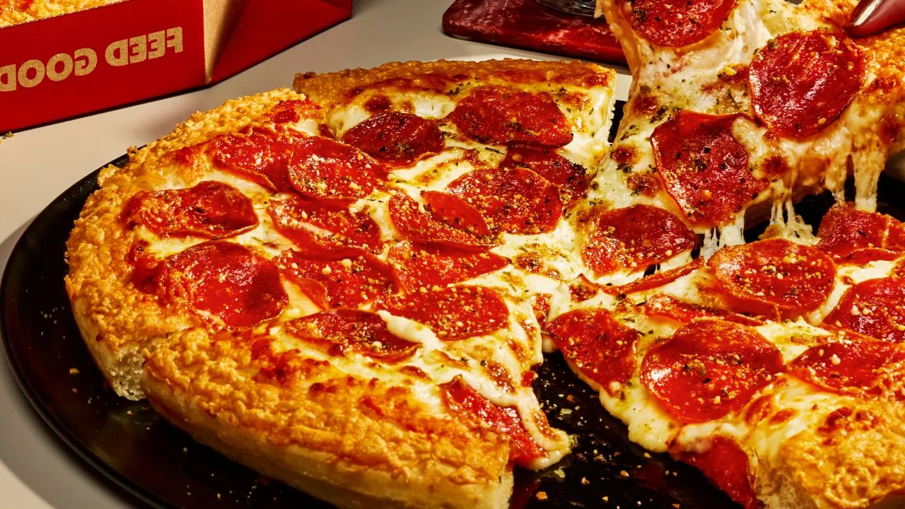 FoodWireDaily — Pizza Hut introduces Crispy Parm Pan Pizza