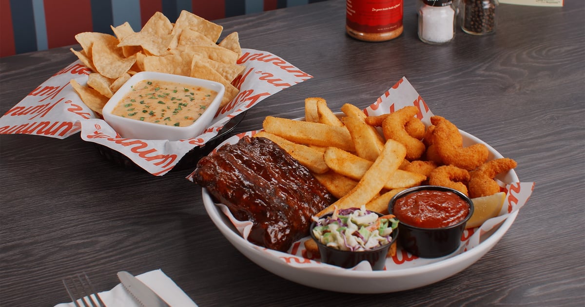 Red Robin bietet jetzt reichhaltige Dinner-Doppelmenüs für 17,99 $ an.