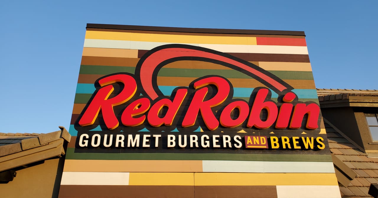 Red Robin hires longtime Bloomin’ leader as CFO