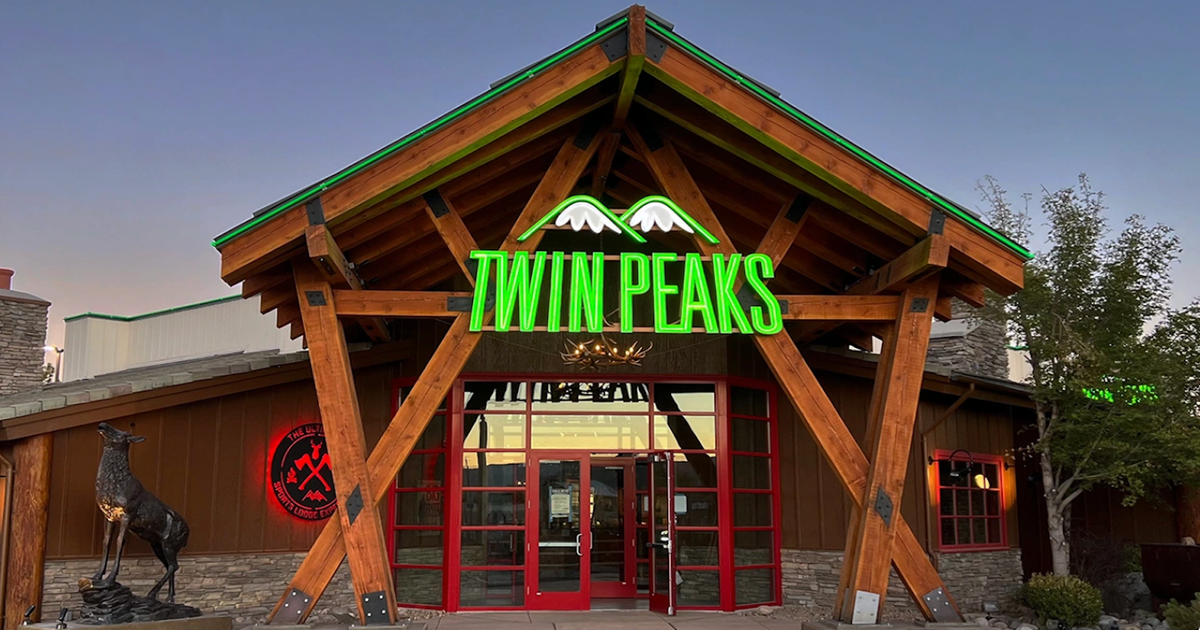 Twin Peaks Ceo Joe Hummel Resigns