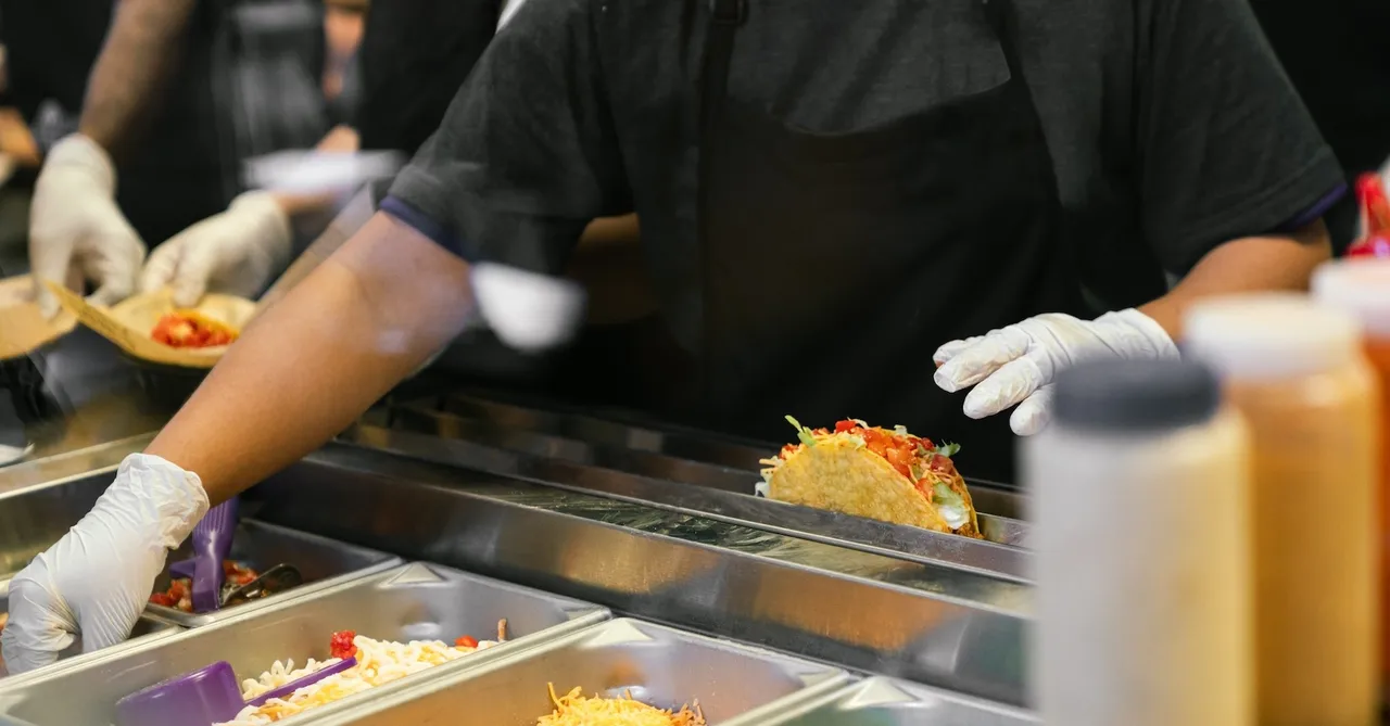 FoodWireDaily — Restaurant hiring is picking up