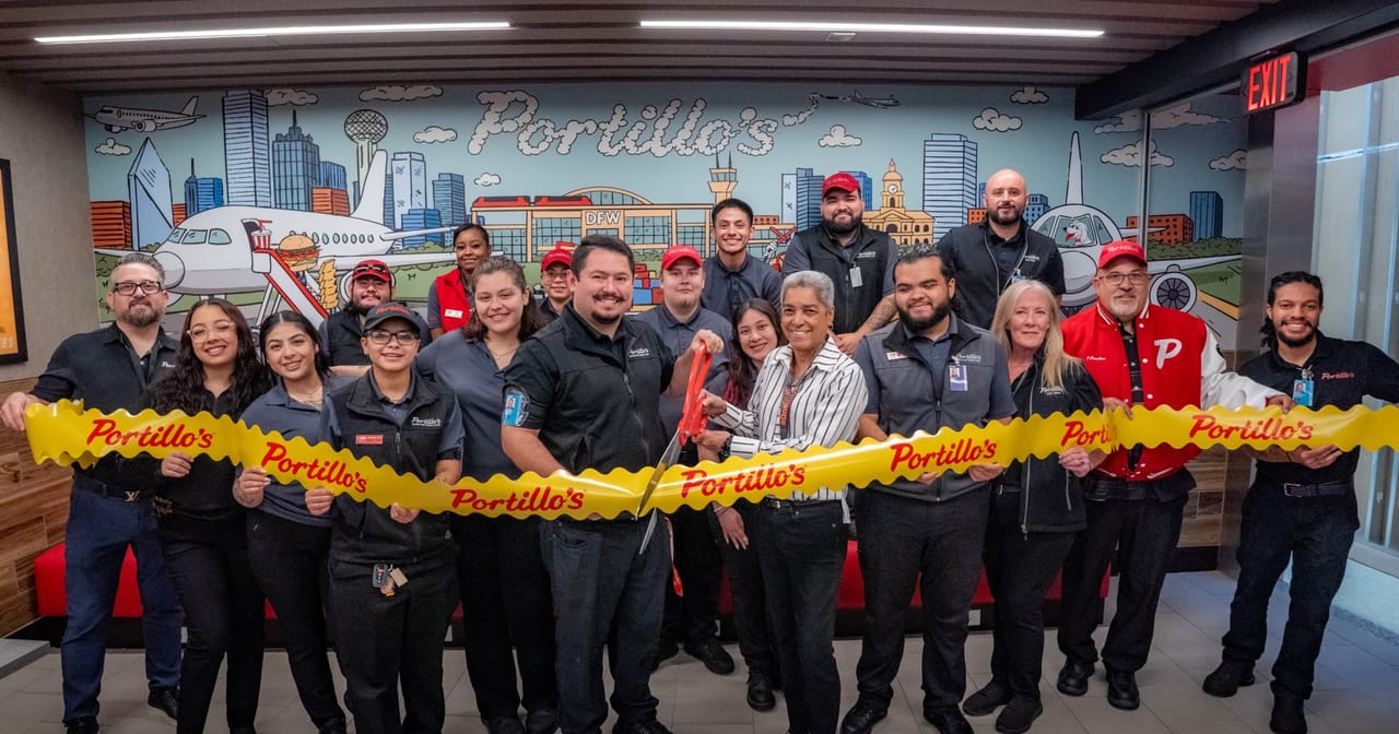 FoodWireDaily — Portillo's opens first airport location at Dallas Fort Worth International