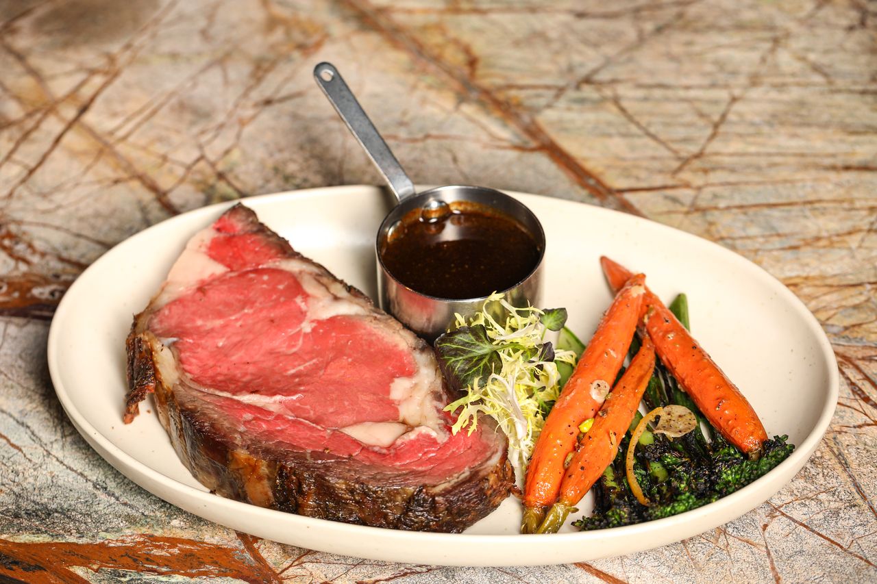 Charlie Palmer opens Cattlemen’s Bar in Paso Robles, Calif.