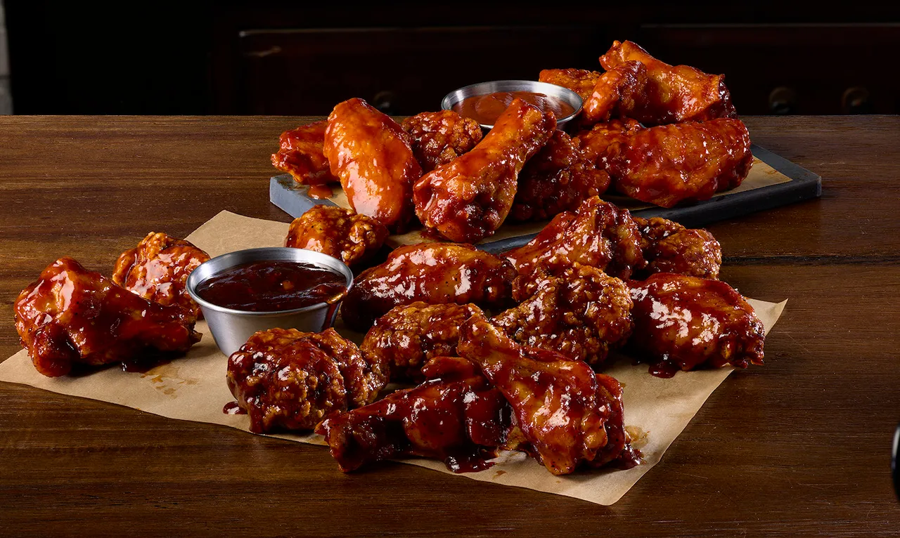 Buffalo Wild Wings To Provide Free Wings Because The Super Bowl Went buffalo-wild-wings-to-provide-free-wings-because-the-super-bowl-went