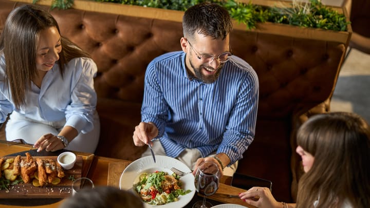 FoodWireDaily — The dine-in comeback: It’s not about the food