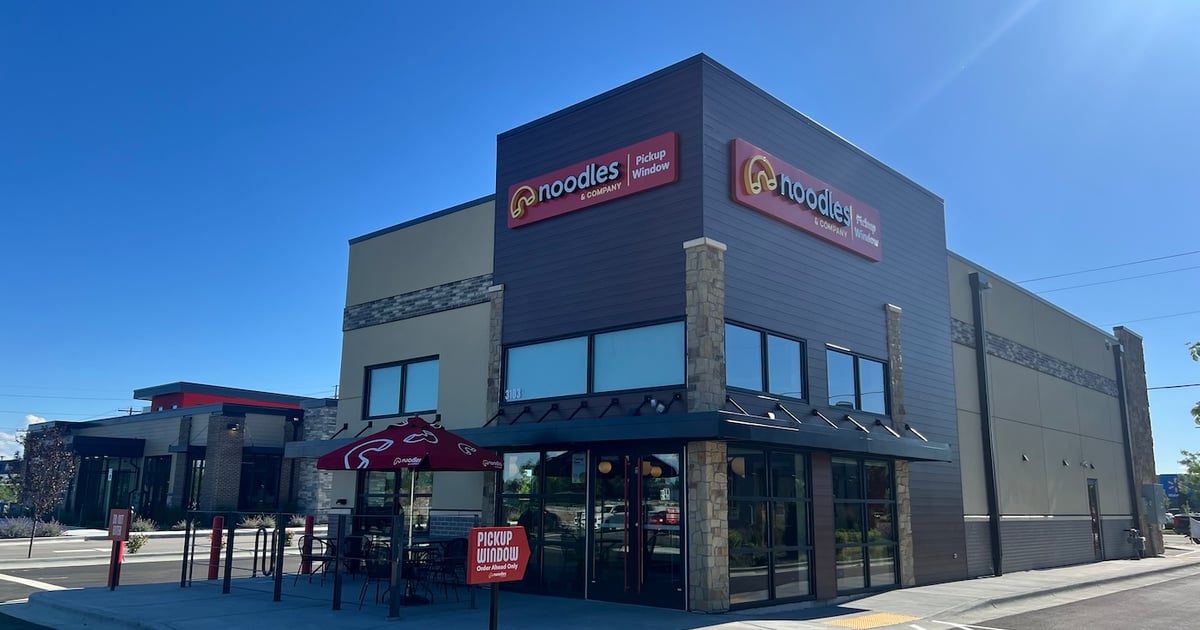 Schulden von FAT Brands, Boni bei Noodles & Company