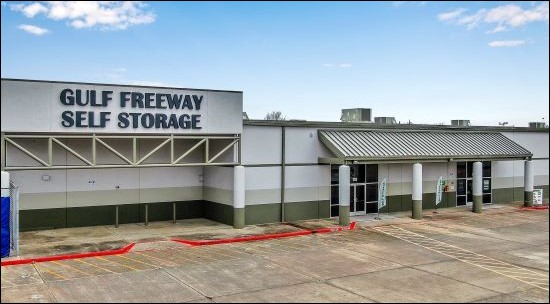 Gulf-Freeway-Self-Storage-Houston-exterior-WEB.jpg
