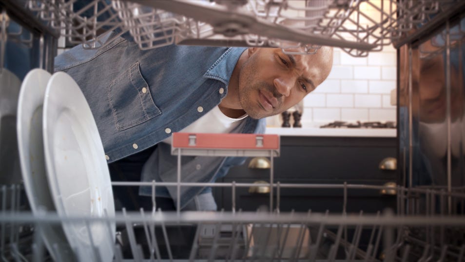 Cara Menghilangkan Bau pada Mesin Pencuci Piring