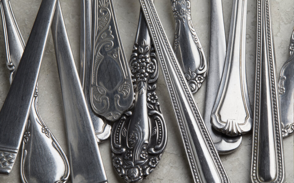 Talheres na lava-louça: limpeza eficaz  + descrever o que está presente na imagem