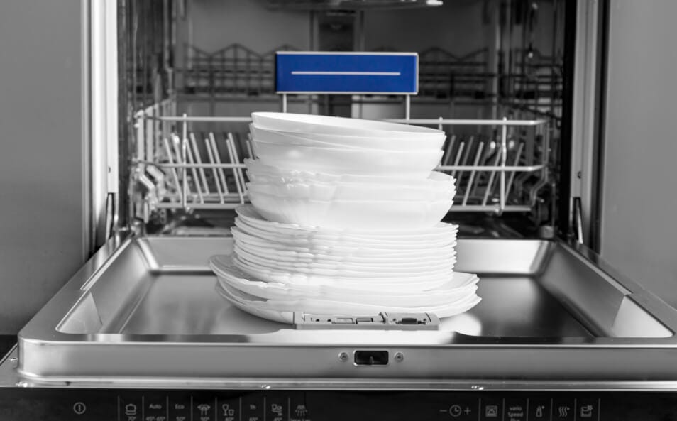 6 dicas para organizar utensílios na lava-louça + descrever o que está presente na imagem