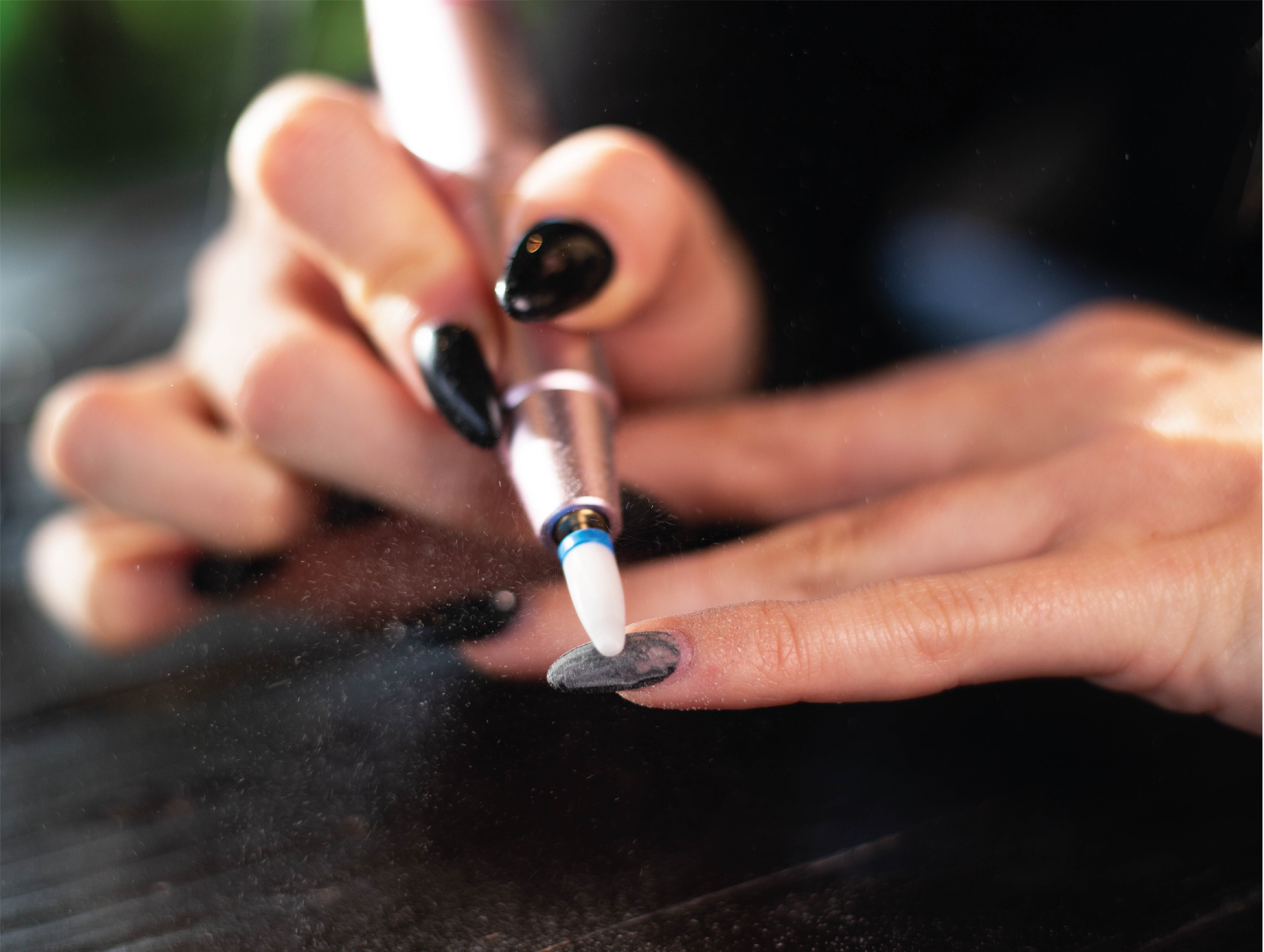 Manicure-_en_pedicureapparaat_geschikt_voor_harde_nepnagels.jpg