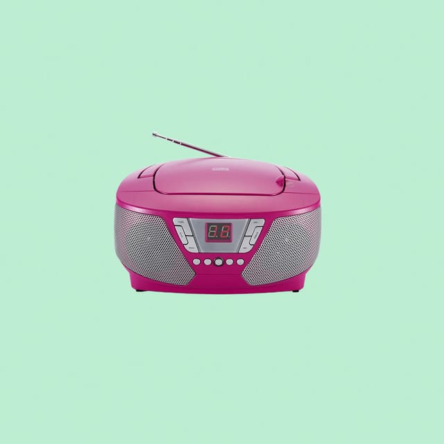 Billie radio.jpg Billie radio.jpg