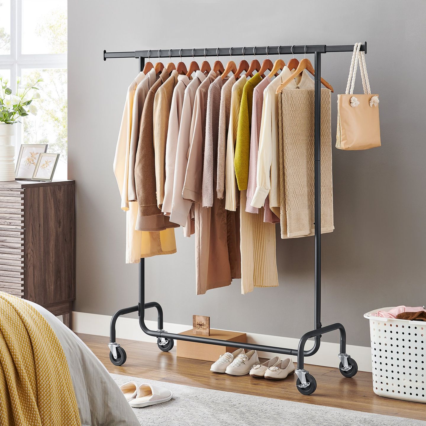 Kledingrek met kleding