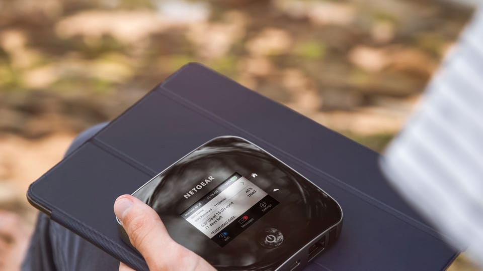 Nighthawk_M2_Mobile_Router_MR2100_100EUS_lifestyle_7.jpg Nighthawk_M2_Mobile_Router_MR2100_100EUS_lifestyle_7.jpg