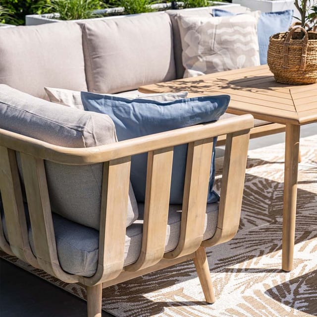 Houten_tuinmeubelen.jpg Houten_tuinmeubelen.jpg
