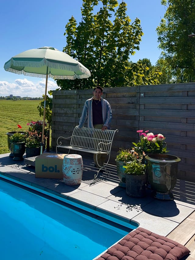 Joey jaq bij het zwembad.jpg Joey jaq bij het zwembad.jpg