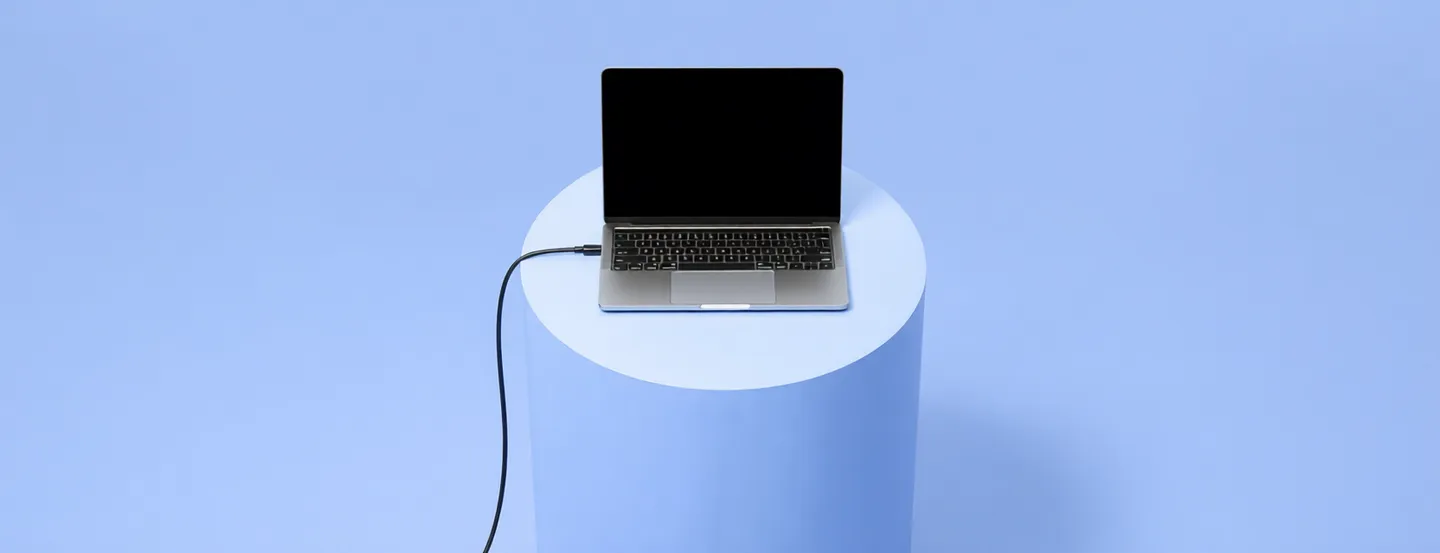 laptop aan lader blauw.png