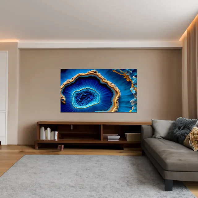 Woonkamer met extra grote tv aan de muur Woonkamer met extra grote tv aan de muur