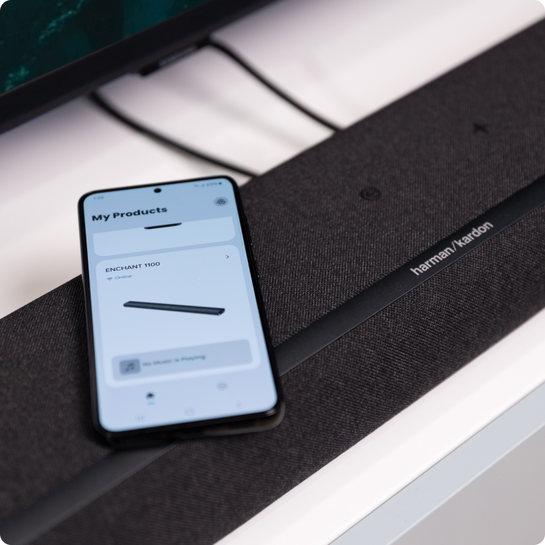 telefoon-op-de-soundbar-van-harman-kardon-enchant-series.png