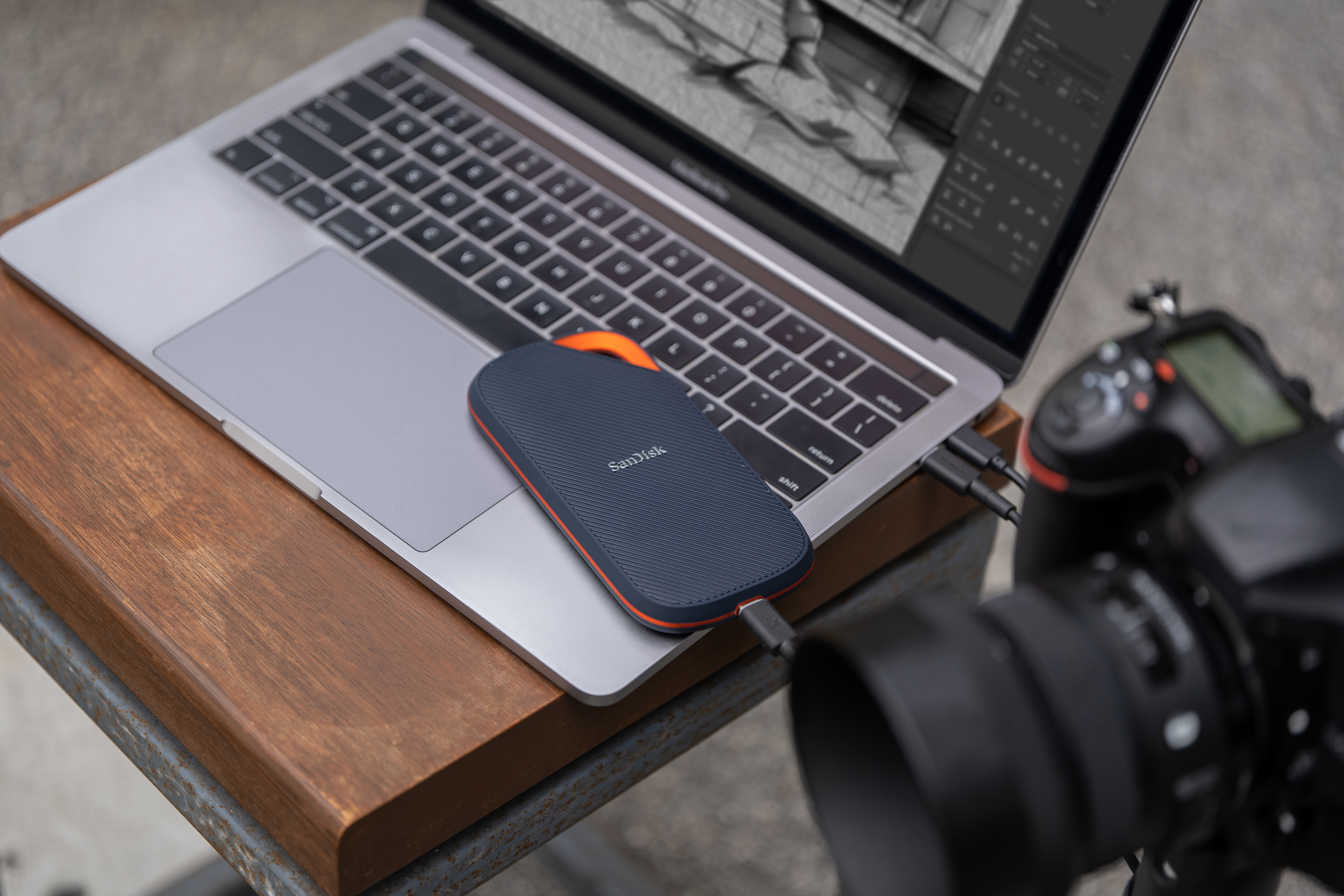 SNDK_Extreme_Pro_Portable_SSD_Life-4_LR.jpg