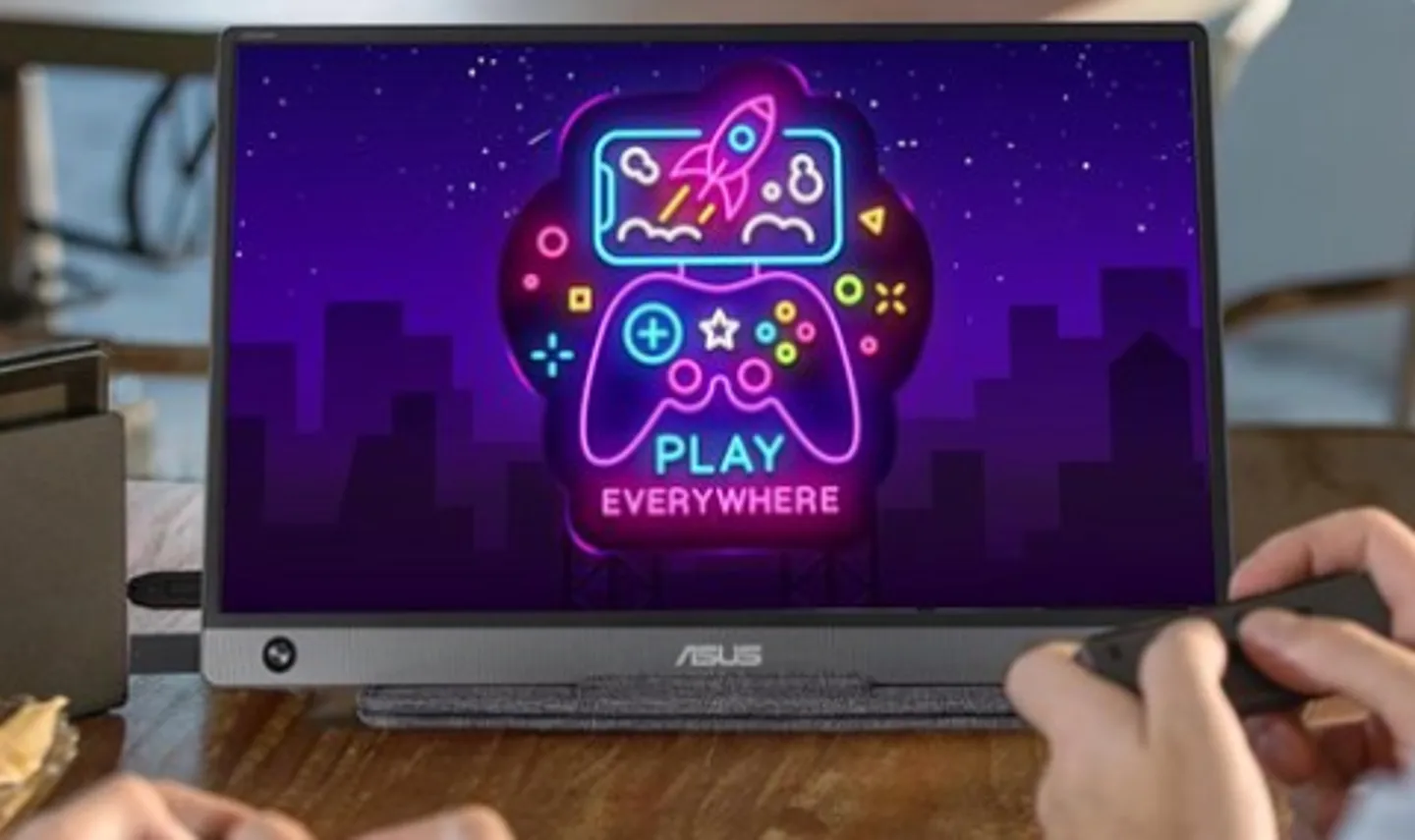 visueel_voorbeeld_console_en_portable_monitor.png